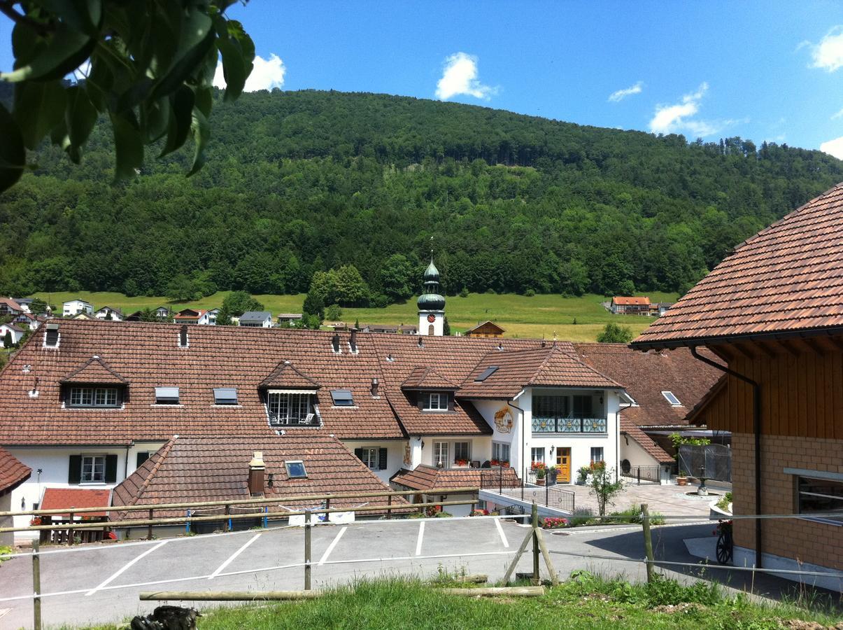 Hotel Kreuz Holderbank Luaran gambar